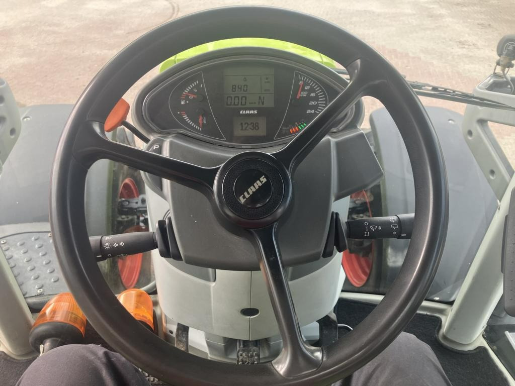 Tractor CLAAS AXION 830 CMATIC