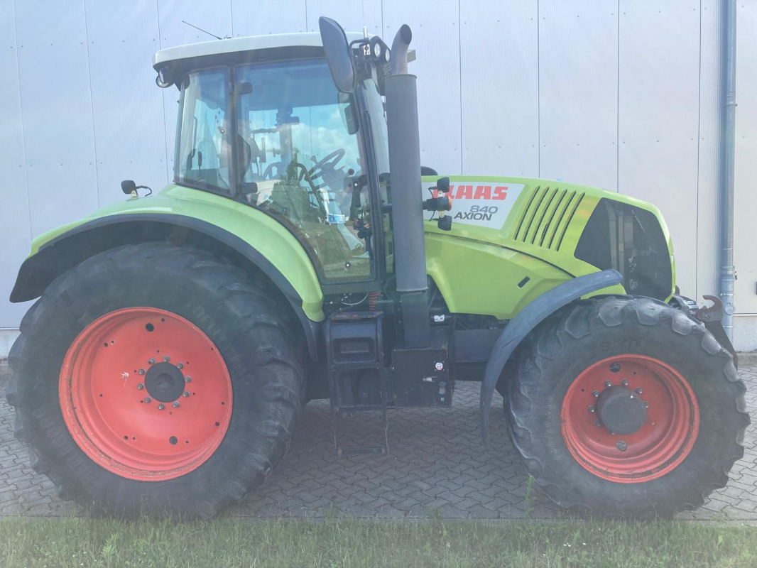 Tractor CLAAS AXION 840