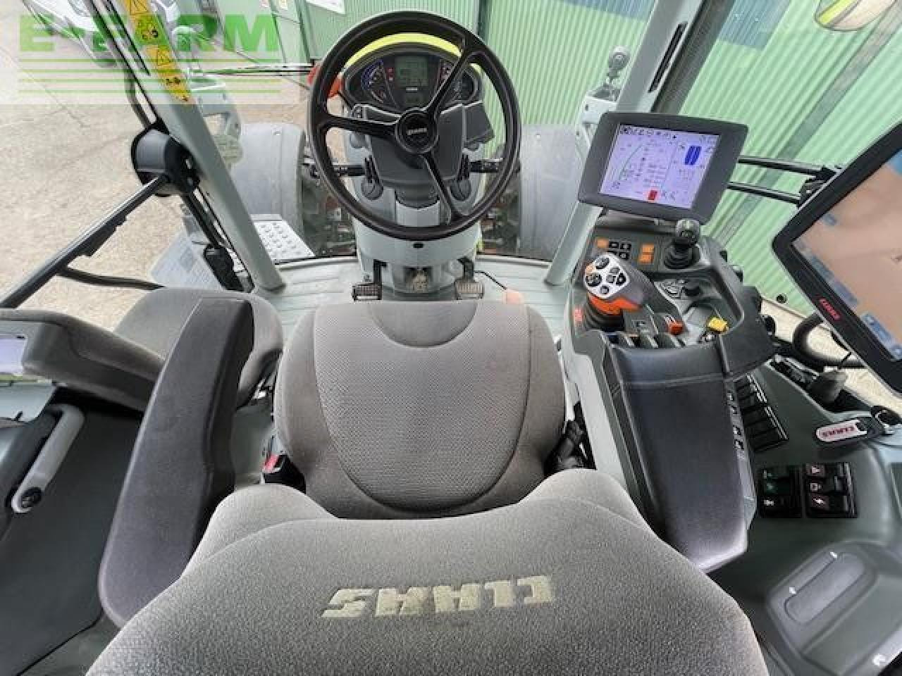 Tractor CLAAS AXION 870