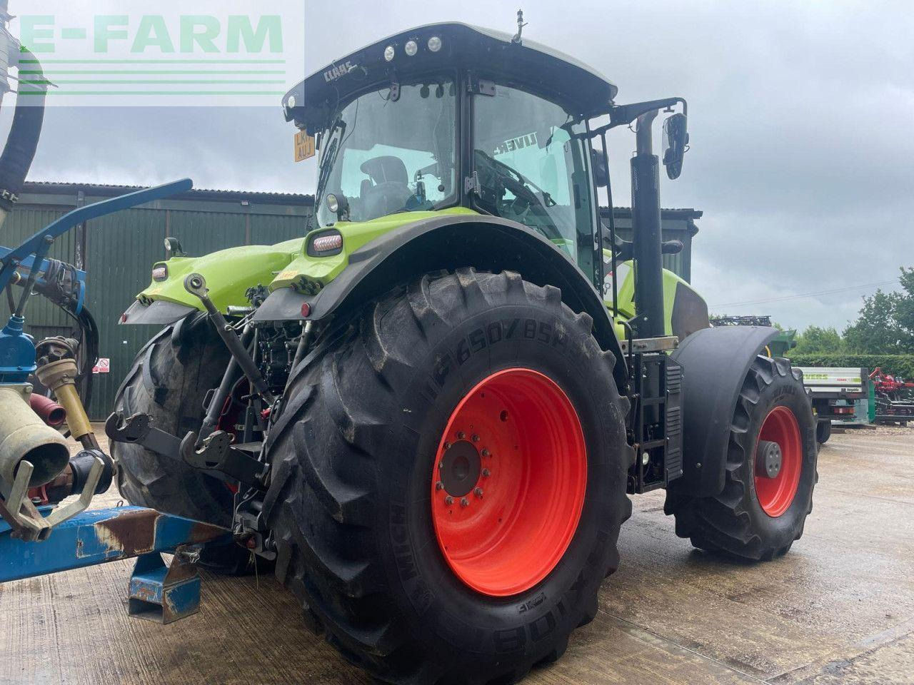 Tractor CLAAS AXION 870