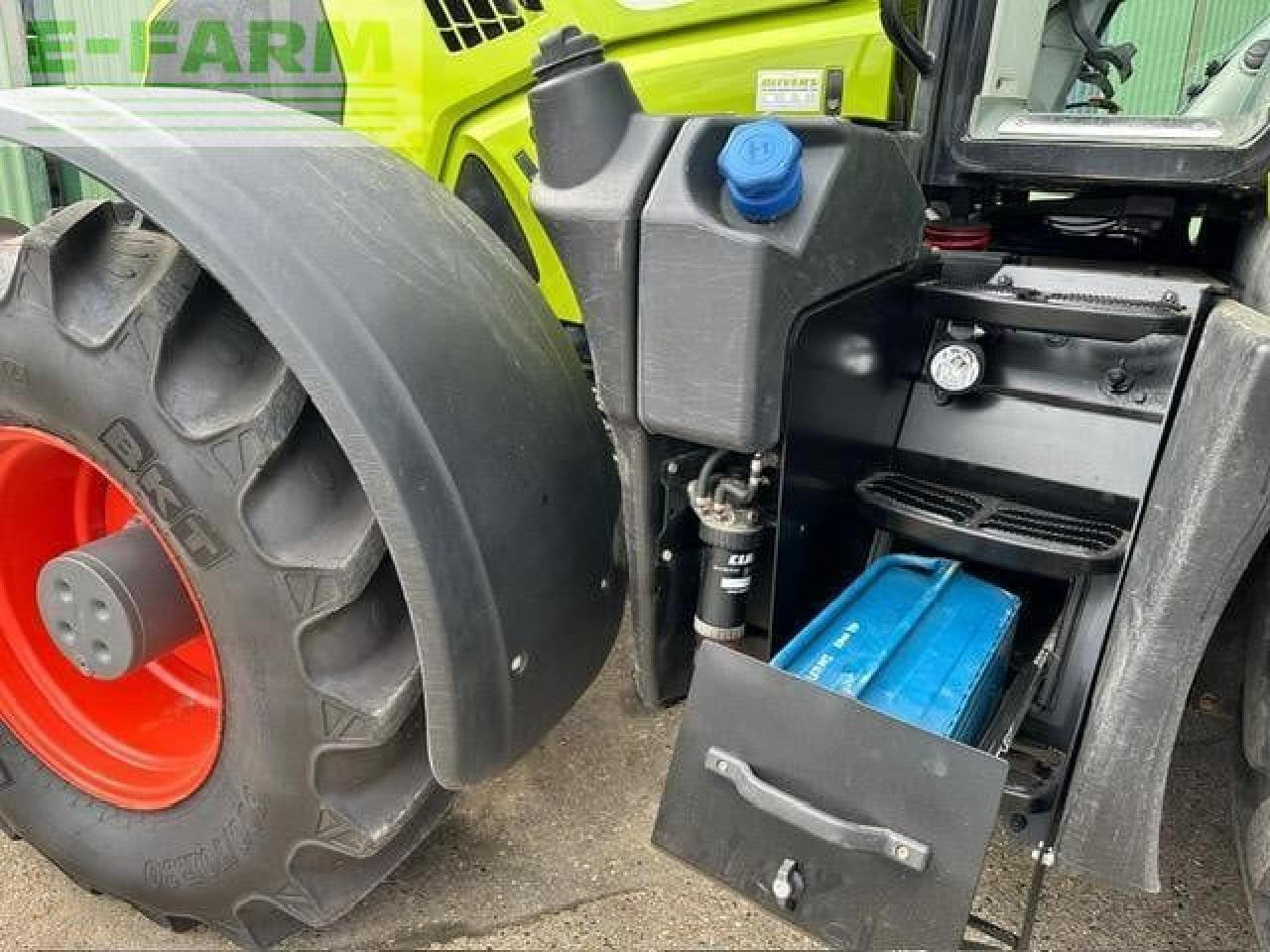 Tractor CLAAS AXION 870