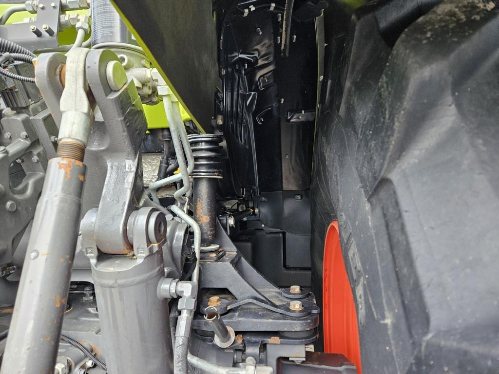 Tractor CLAAS AXION 870 CMATIC