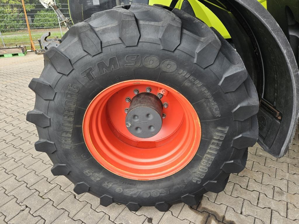 Tractor CLAAS AXION 870 CMATIC