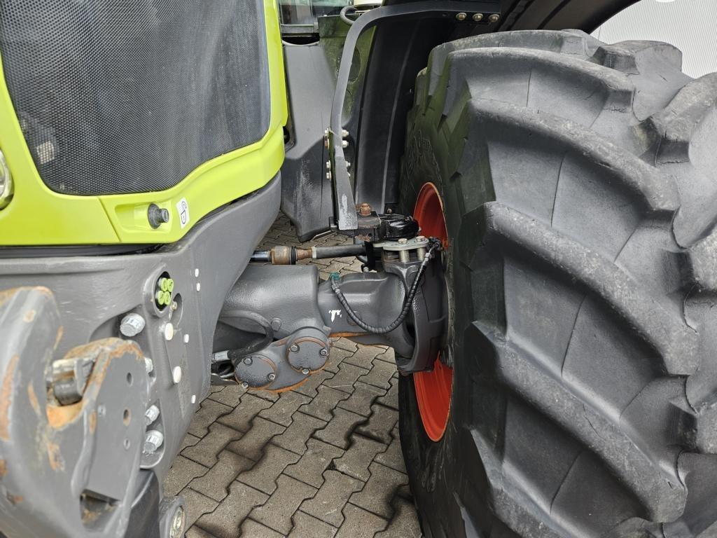Tractor CLAAS AXION 870 CMATIC