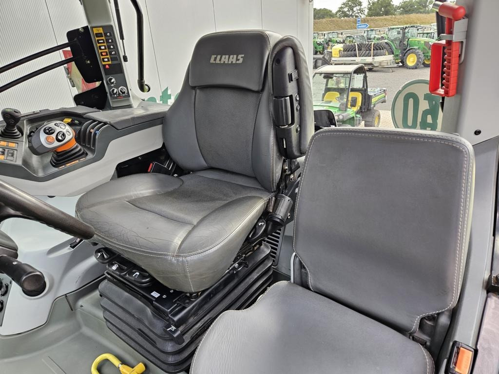 Tractor CLAAS AXION 870 CMATIC