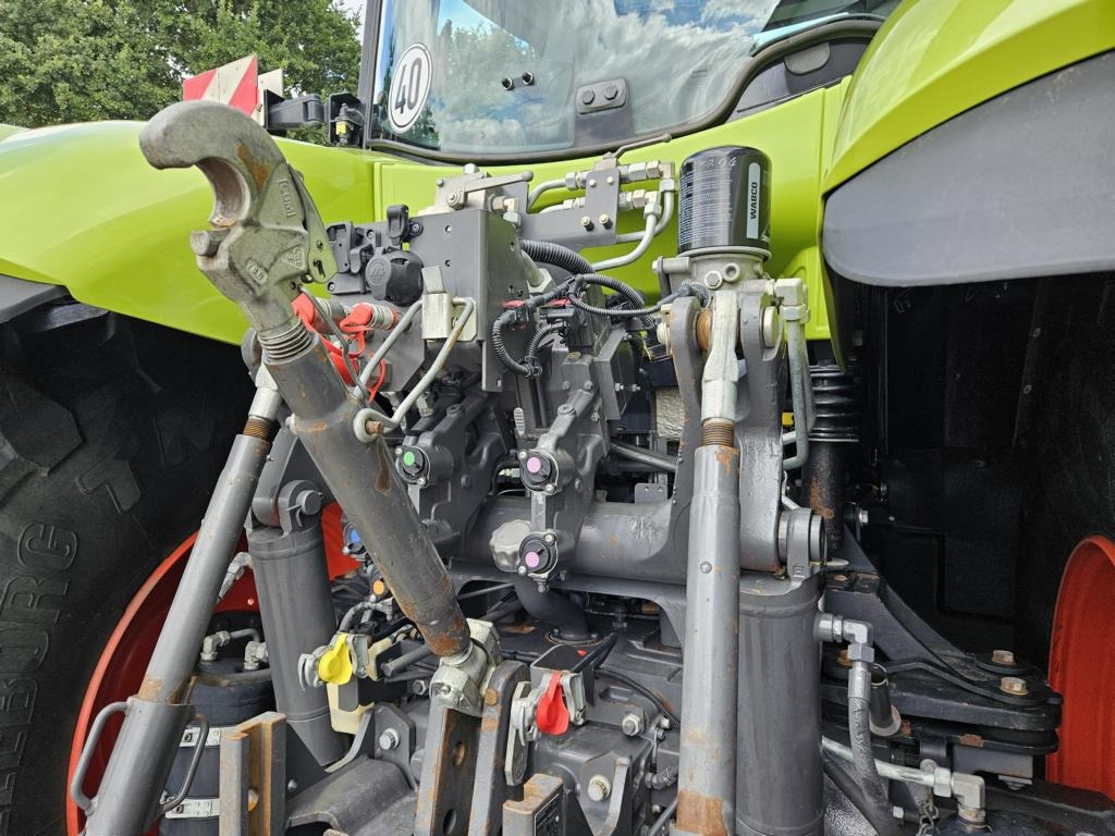 Tractor CLAAS AXION 870 CMATIC