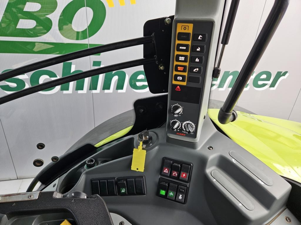 Tractor CLAAS AXION 870 CMATIC