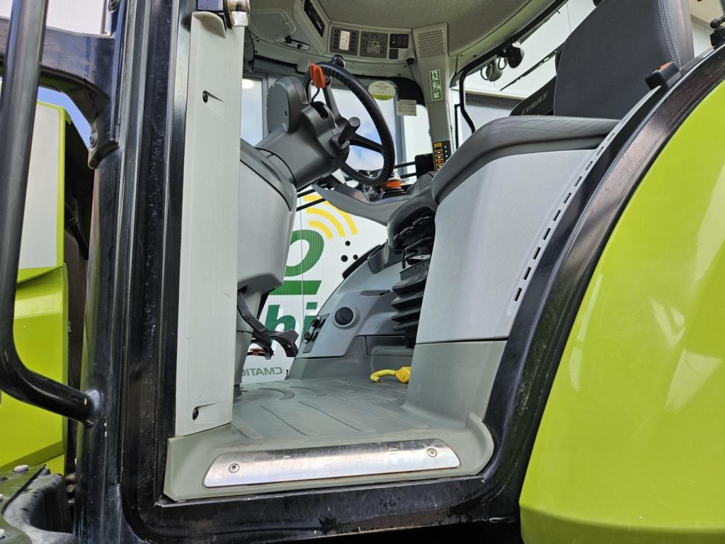 Tractor CLAAS AXION 870 CMATIC