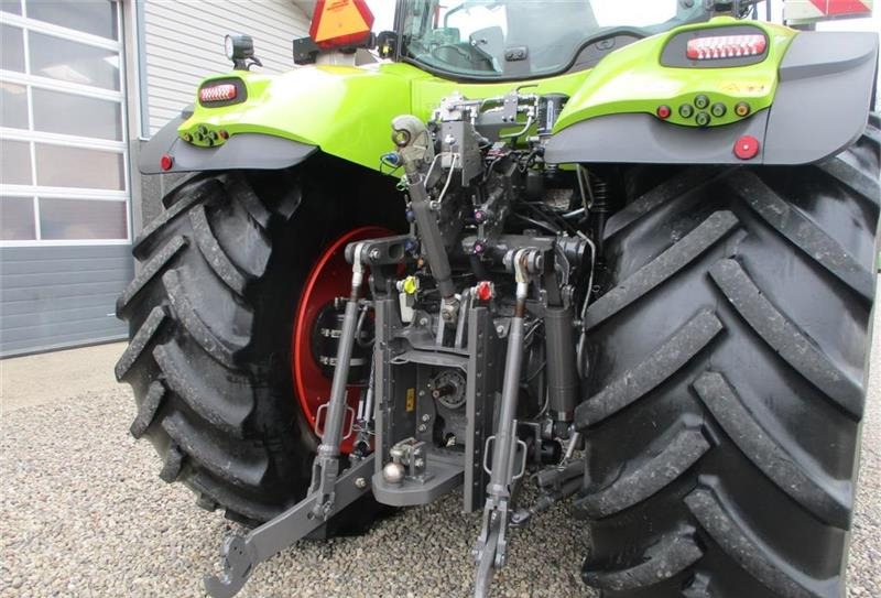 Tractor CLAAS AXION 870 CMATIC med frontlift og front PTO, GPS