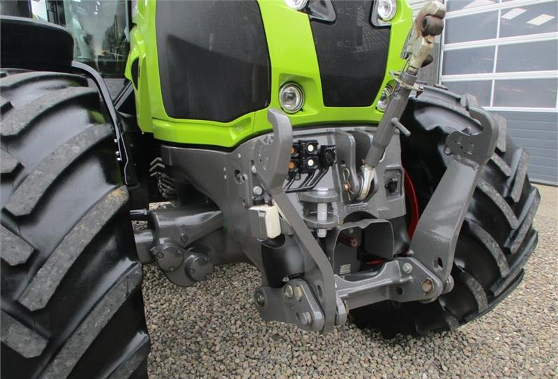 Tractor CLAAS AXION 870 CMATIC med frontlift og front PTO, GPS