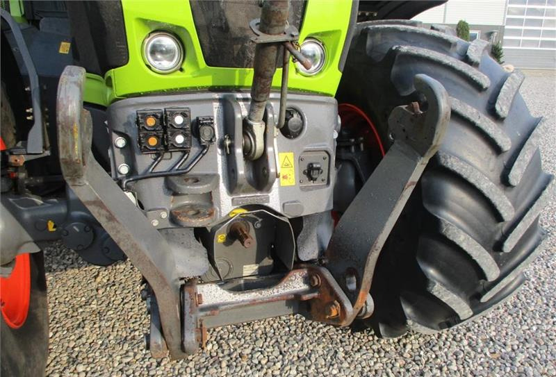 Tractor CLAAS AXION 870 CMATIC med frontlift og front PTO, GPS r