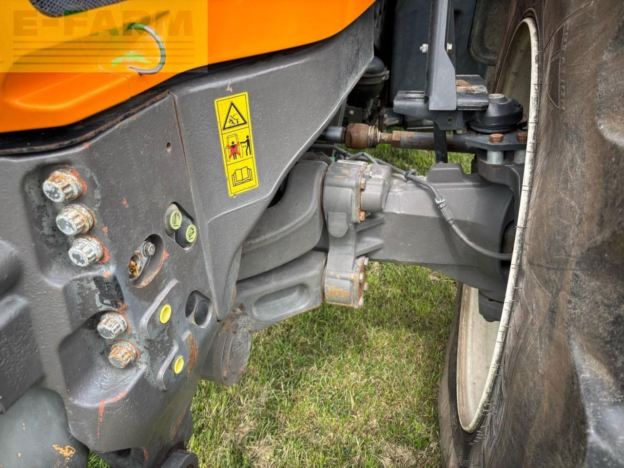 Tractor CLAAS AXION 920 with SCR