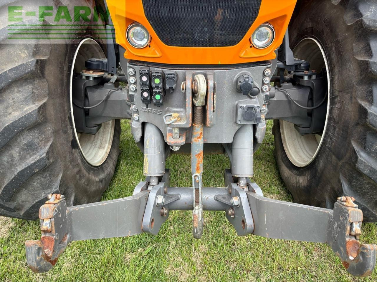 Tractor CLAAS AXION 920 with SCR