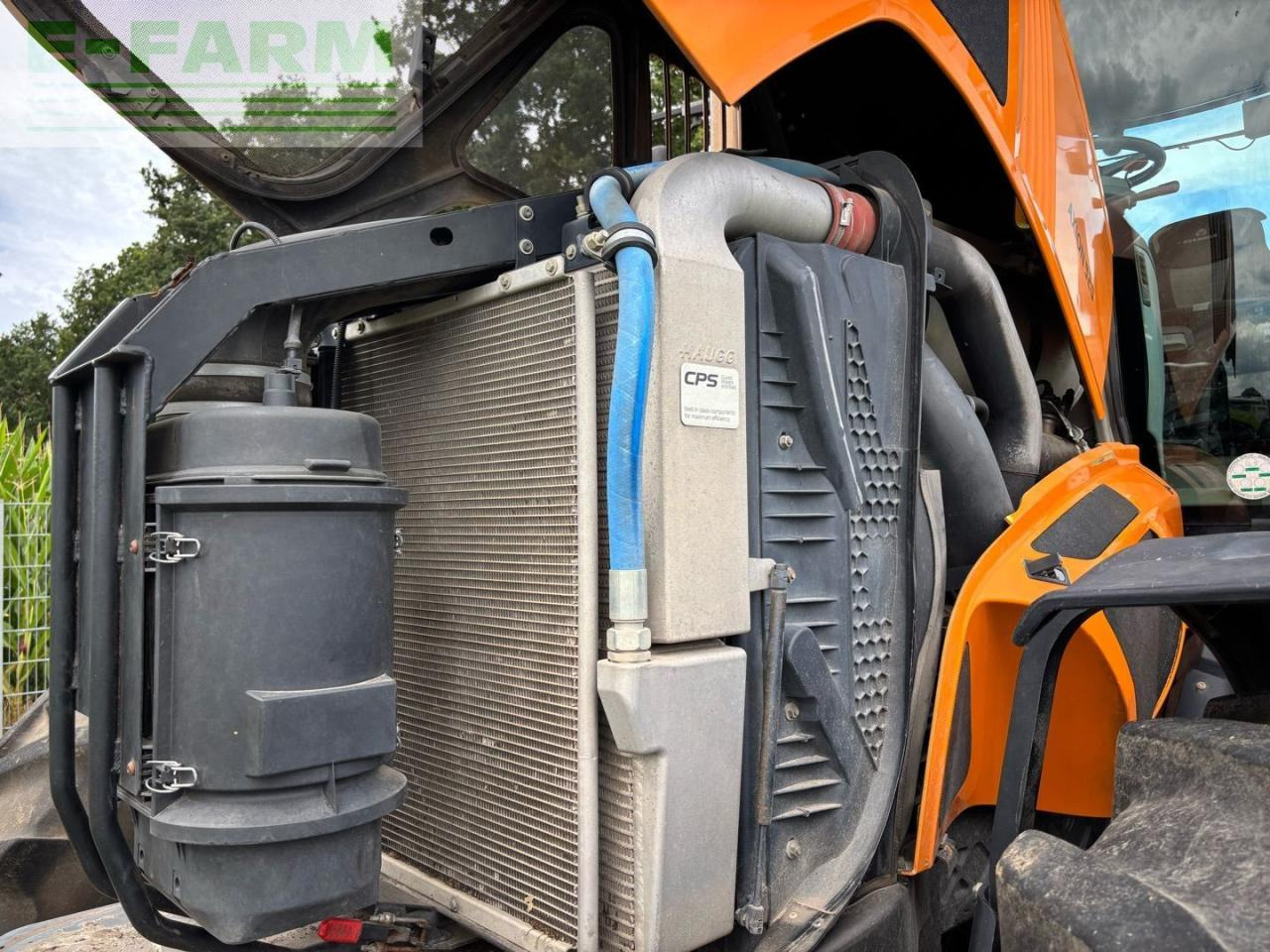 Tractor CLAAS AXION 920 with SCR