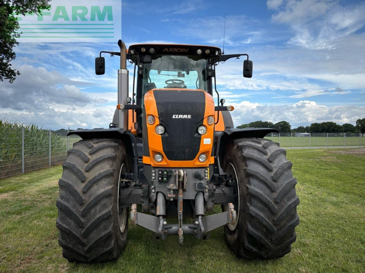 Tractor CLAAS AXION 920 with SCR
