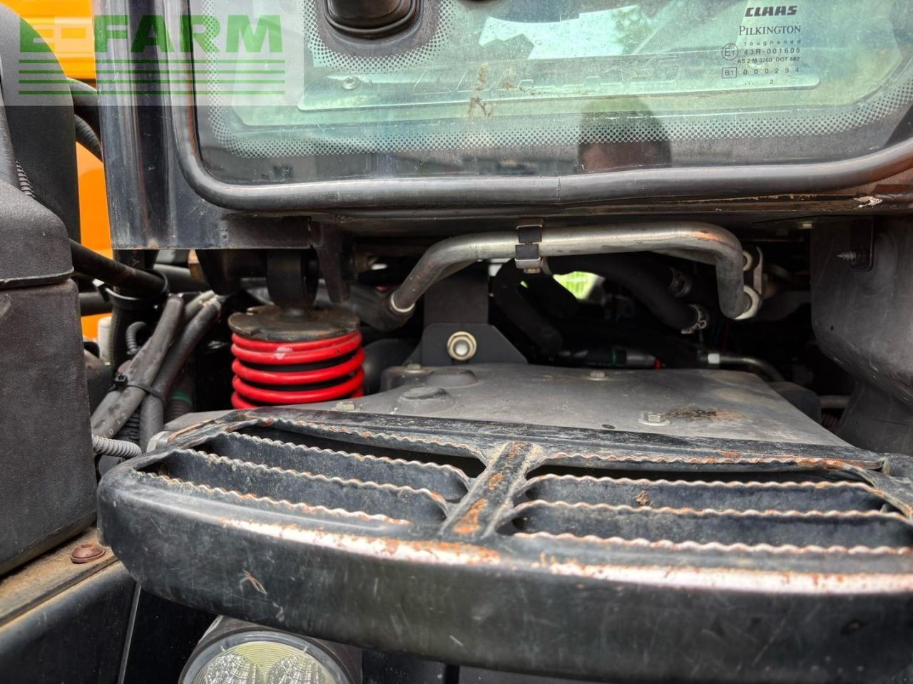 Tractor CLAAS AXION 920 with SCR