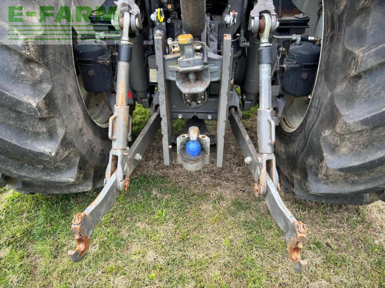 Tractor CLAAS AXION 920 with SCR