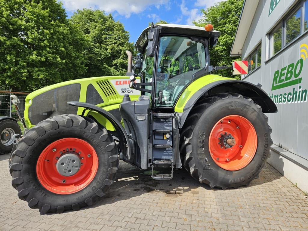 Tractor CLAAS AXION 960