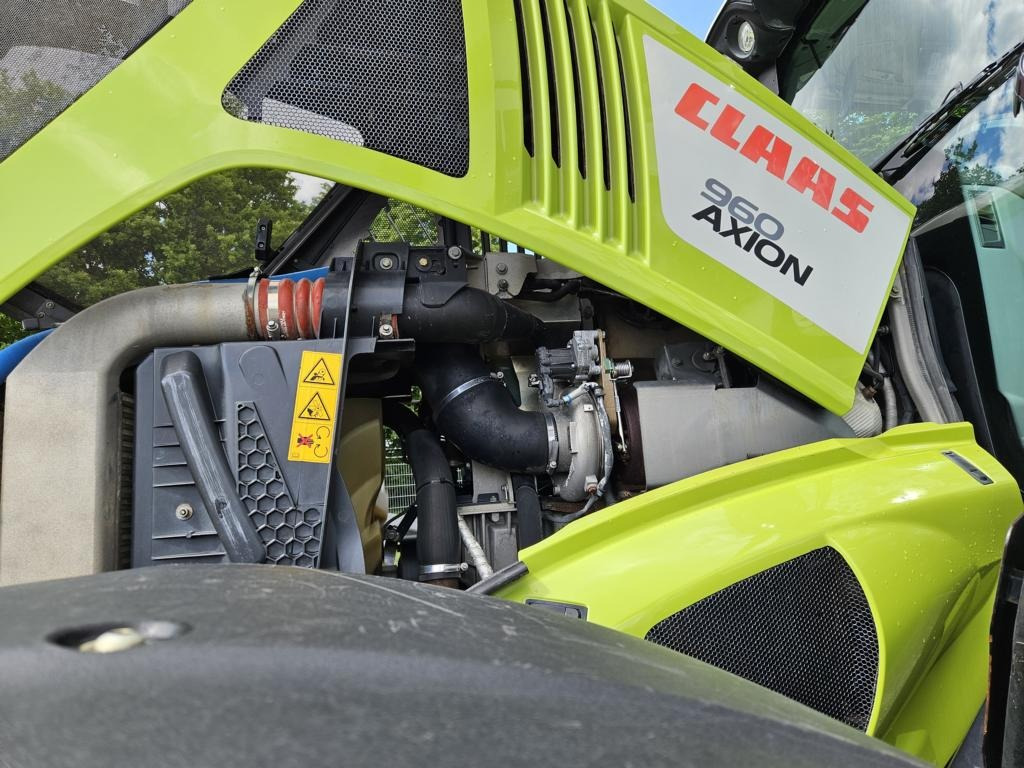 Tractor CLAAS AXION 960