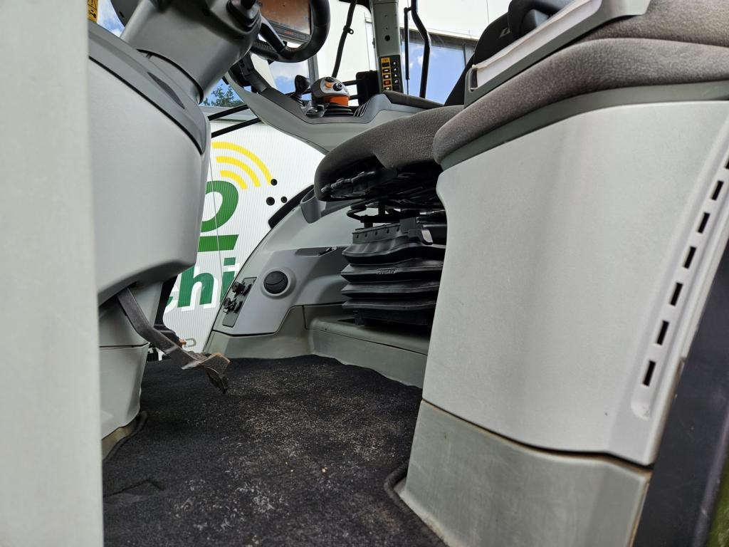 Tractor CLAAS AXION 960