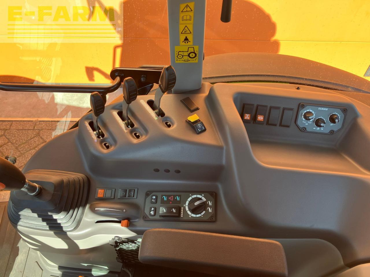 Tractor CLAAS AXOS 230