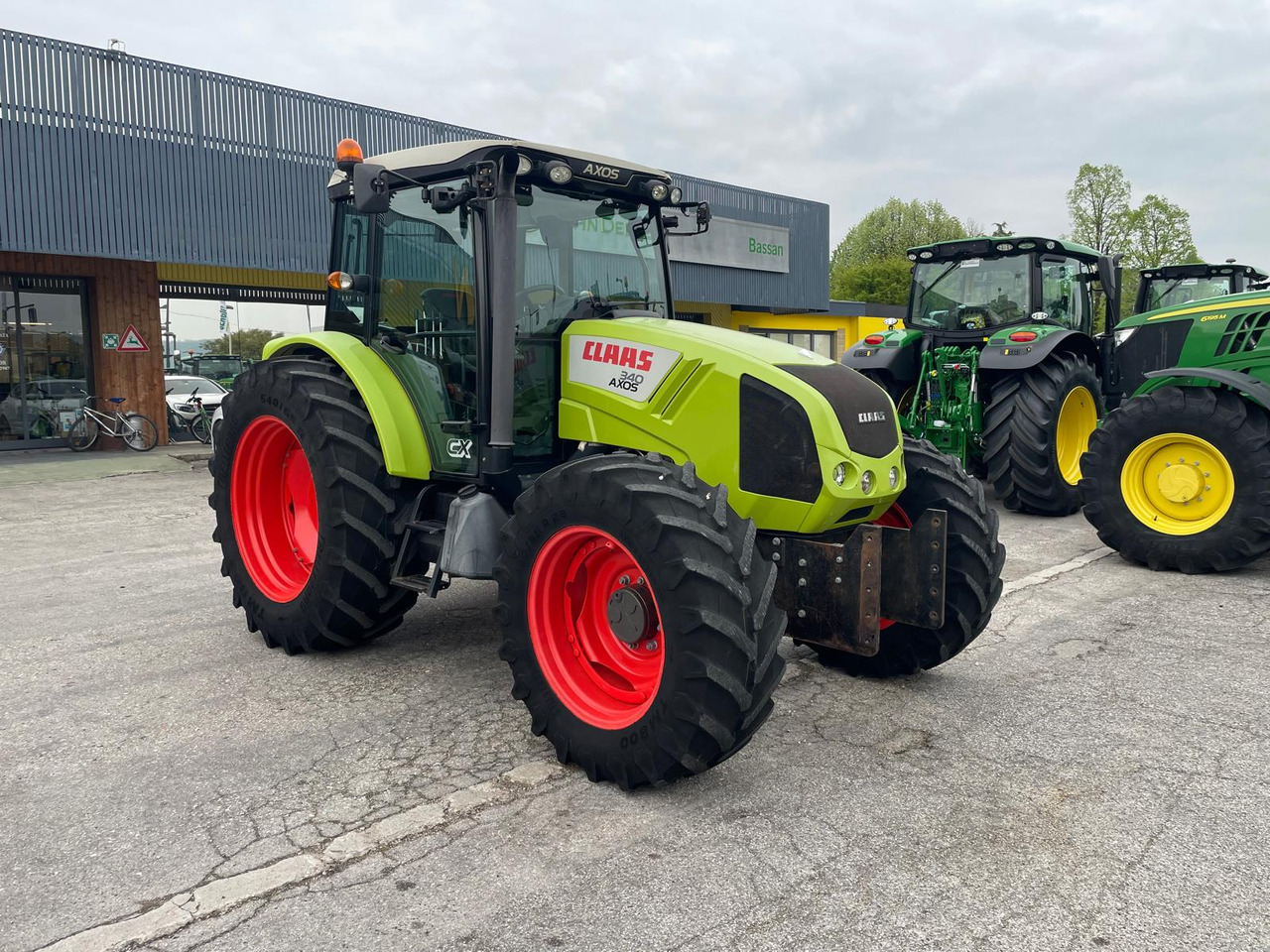 Tractor CLAAS AXOS 340