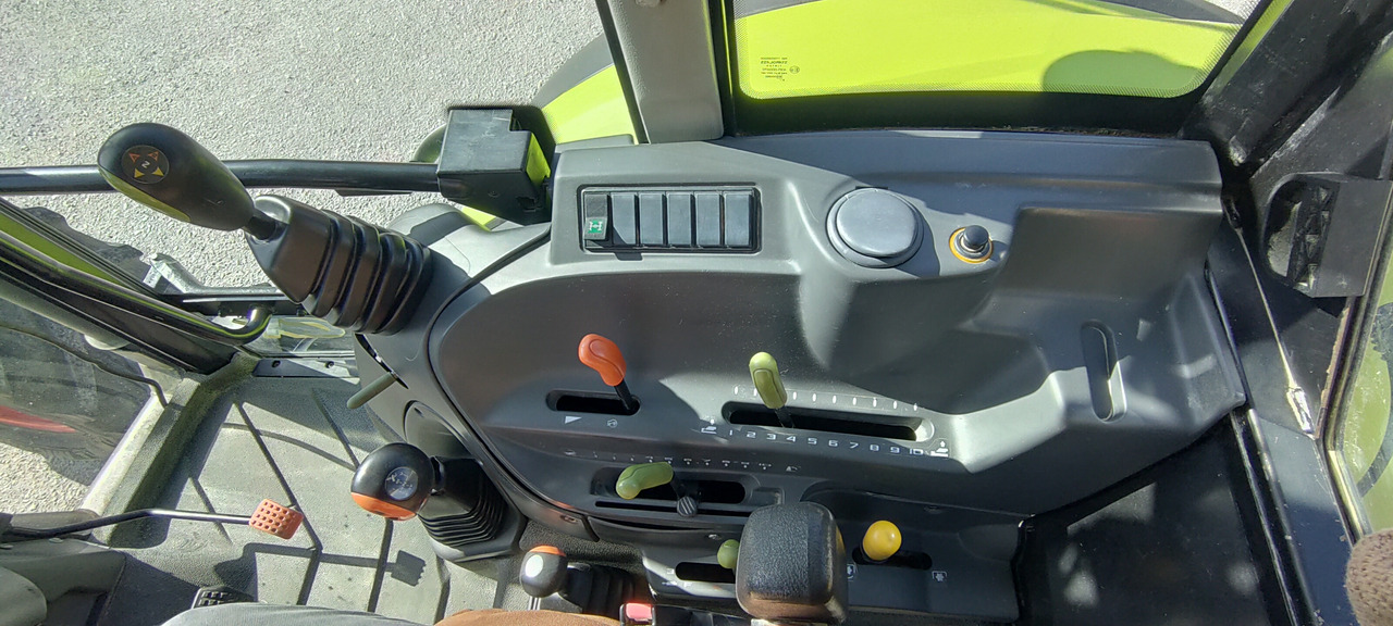 Tractor CLAAS AXOS 340