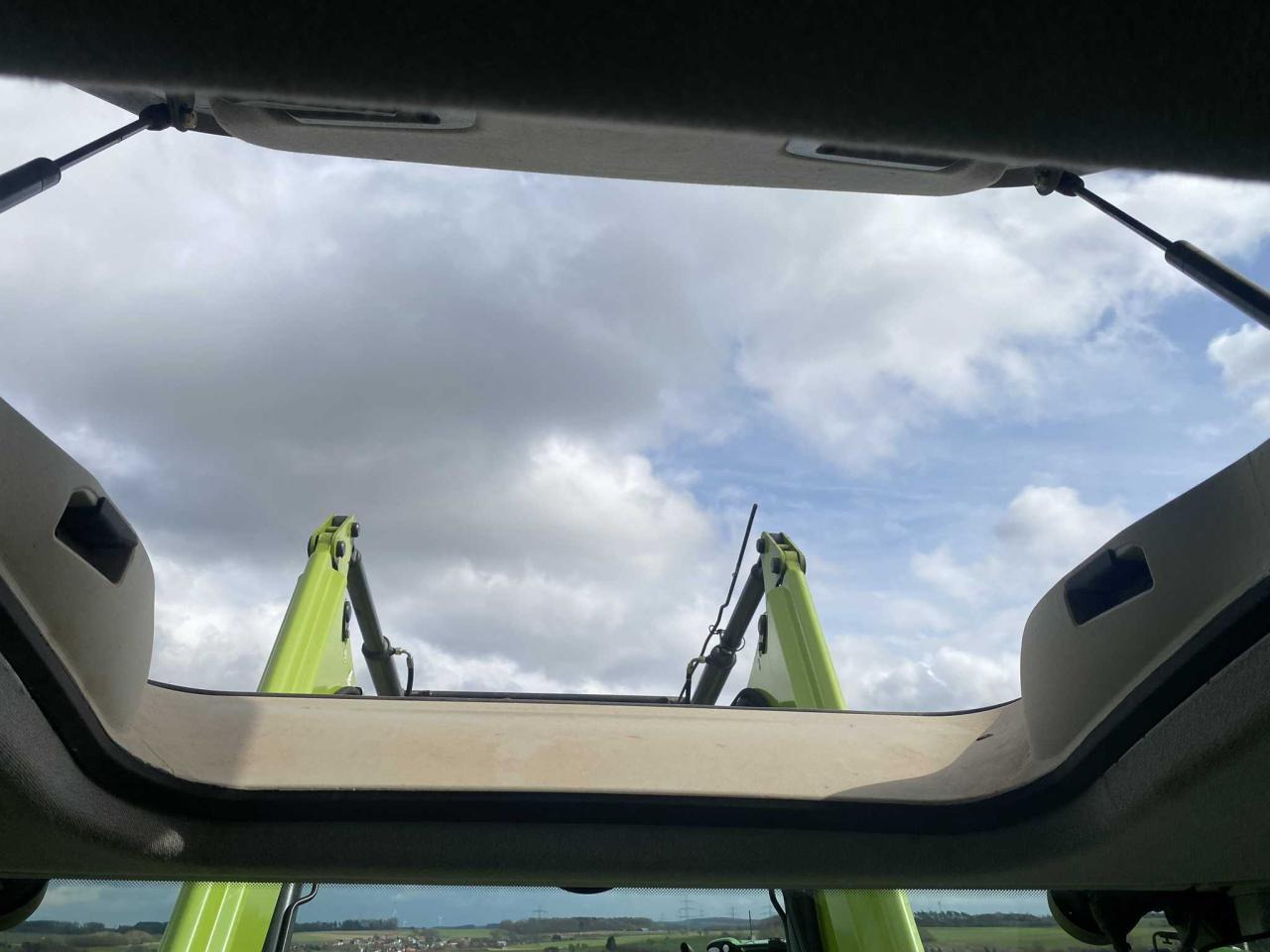 Tractor CLAAS Arion 420