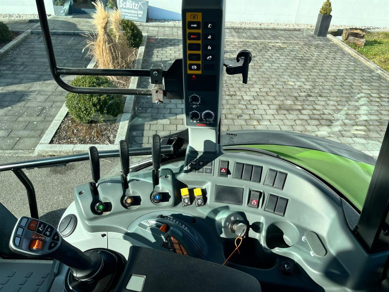 Tractor CLAAS Arion 420 Cis mit Frontzapfwelle und Frontkraftheber, 620Bh, NEUWERTIG !