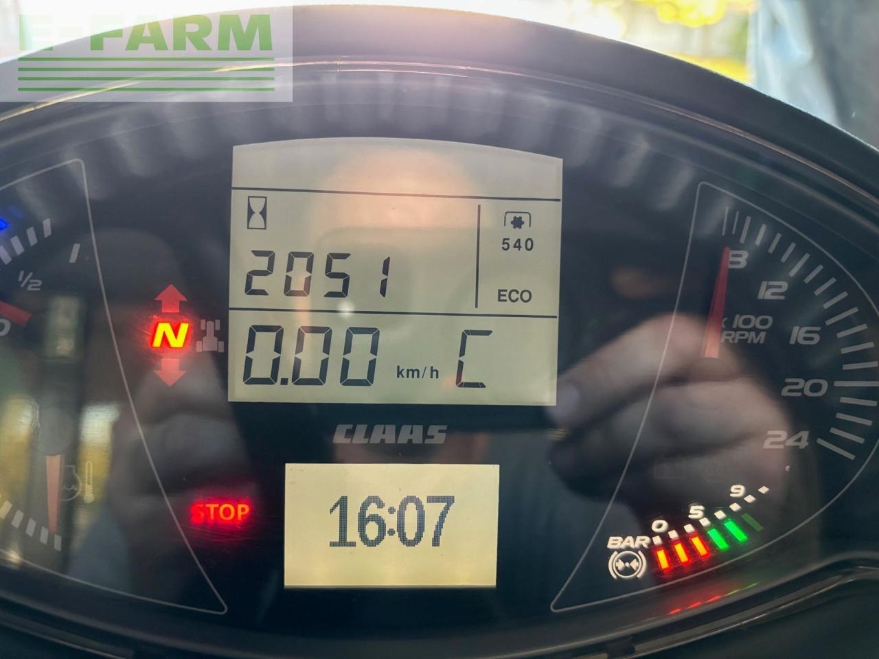 Tractor CLAAS Arion 440