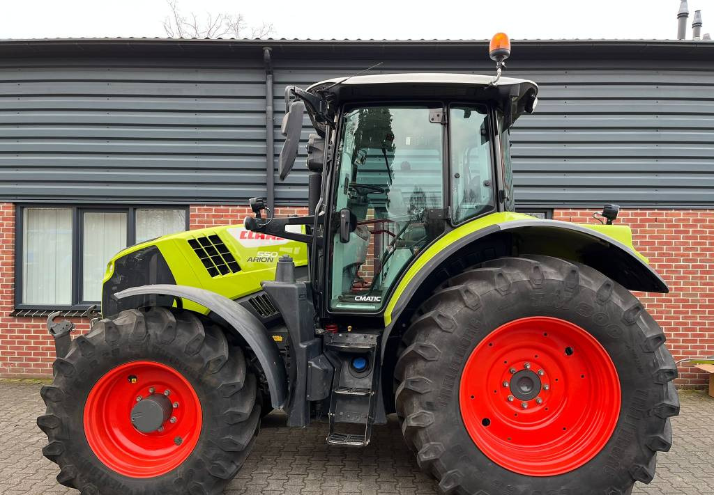 Tractor CLAAS Arion 550 Cmatic