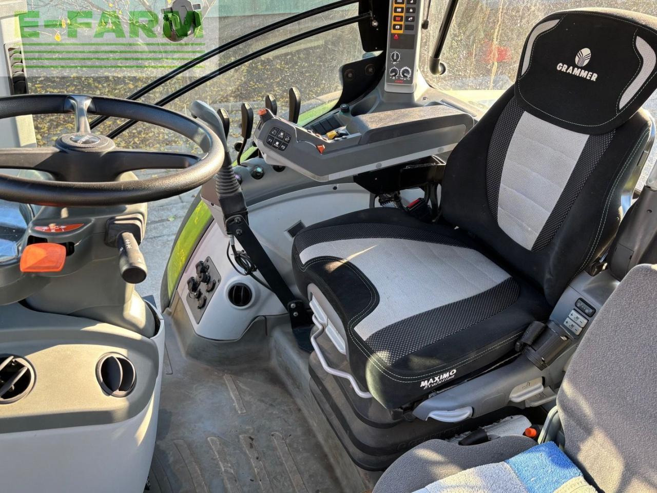 Tractor CLAAS Arion 610