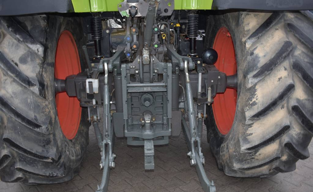 Tractor CLAAS Arion 630 CIS