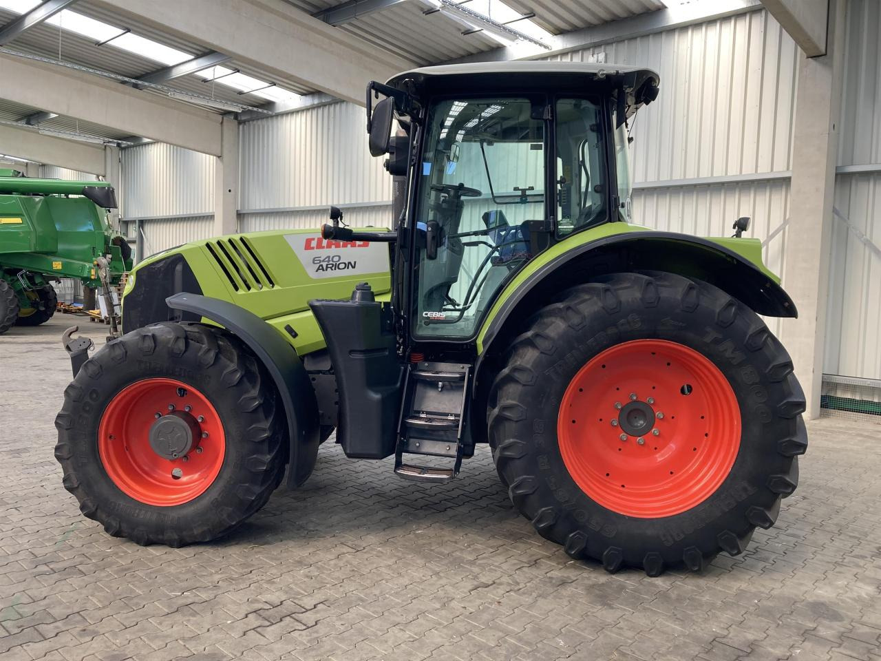 Tractor CLAAS Arion 640
