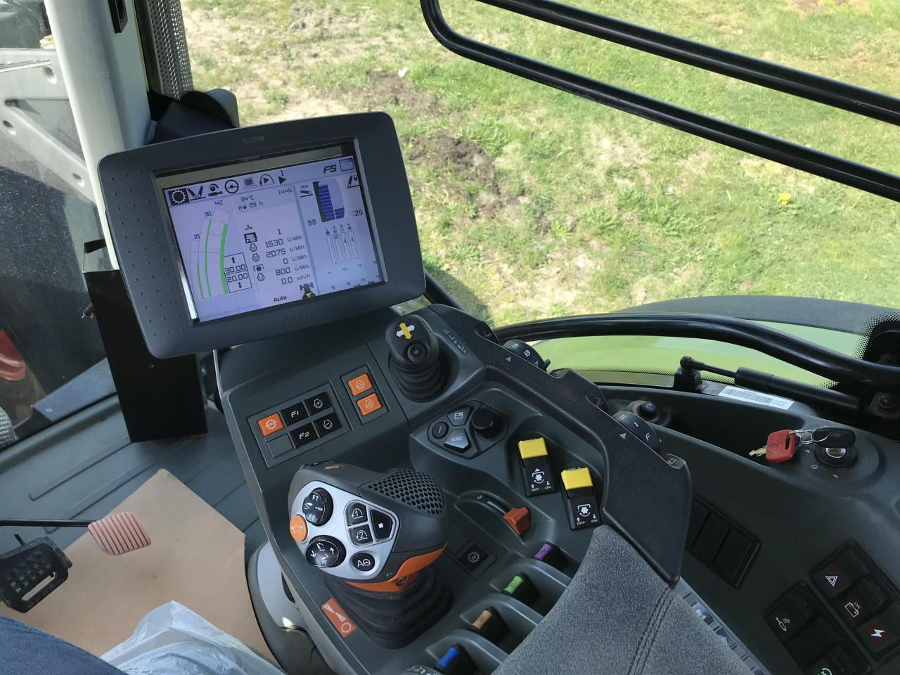Tractor CLAAS Arion 640