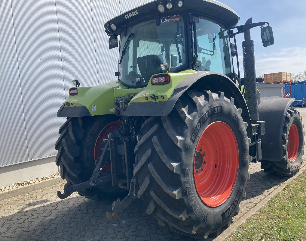 Tractor CLAAS Arion 650 CMATIC