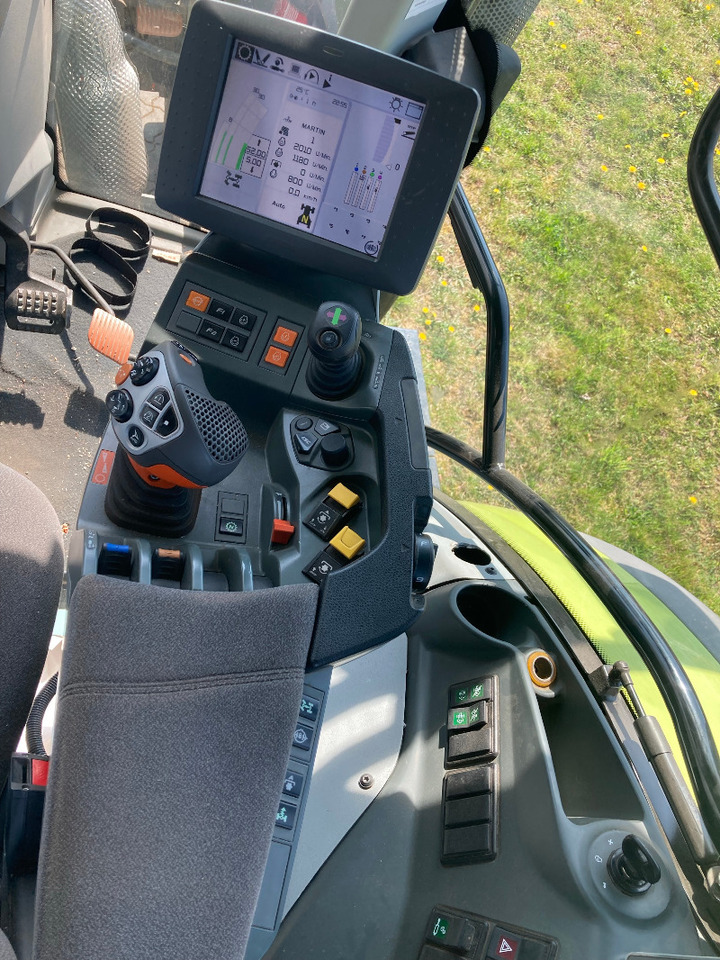 Tractor CLAAS Arion 650 CMATIC