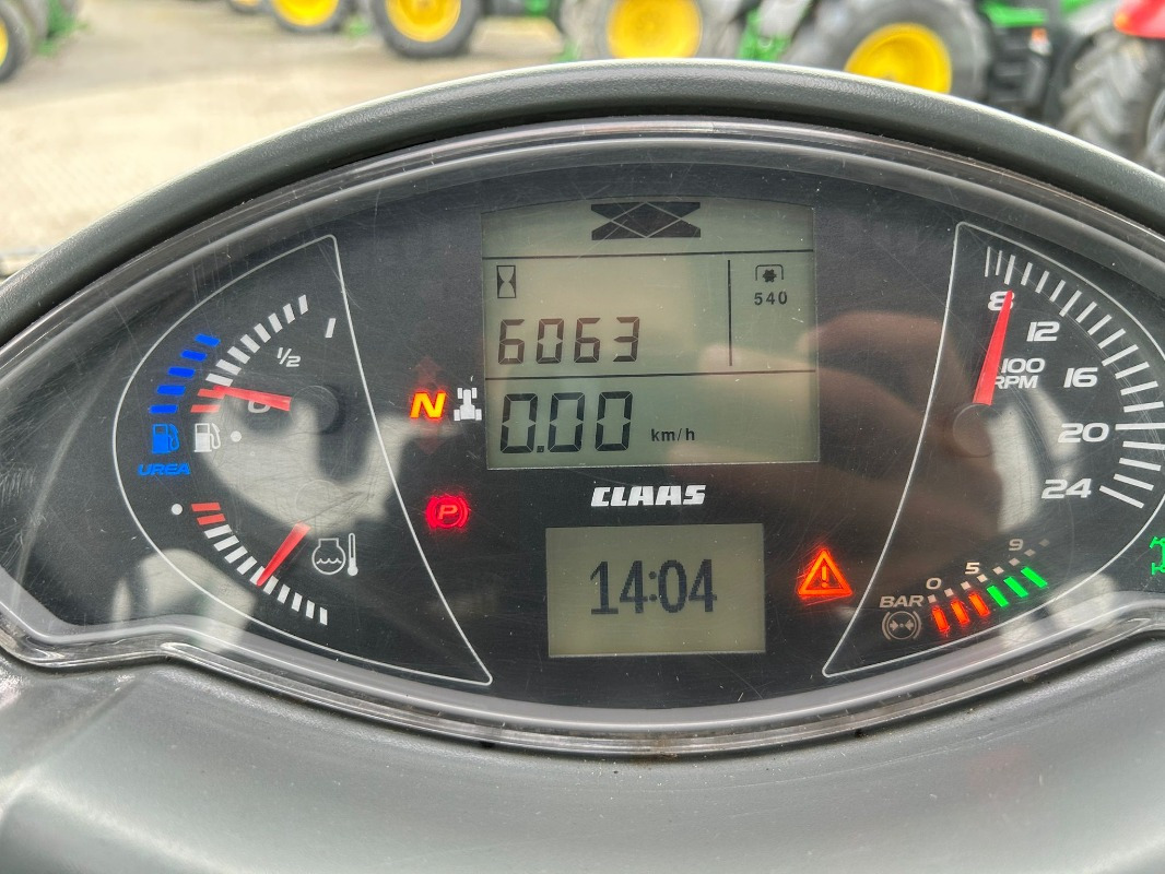 Tractor CLAAS Arion 660