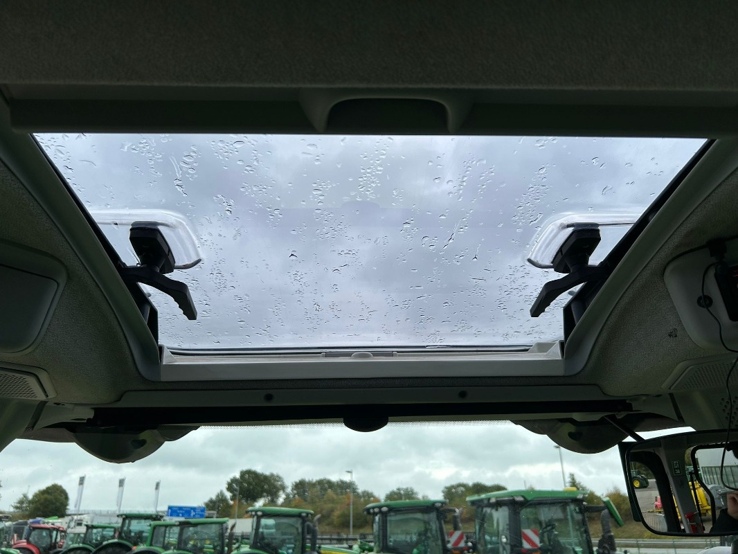 Tractor CLAAS Arion 660