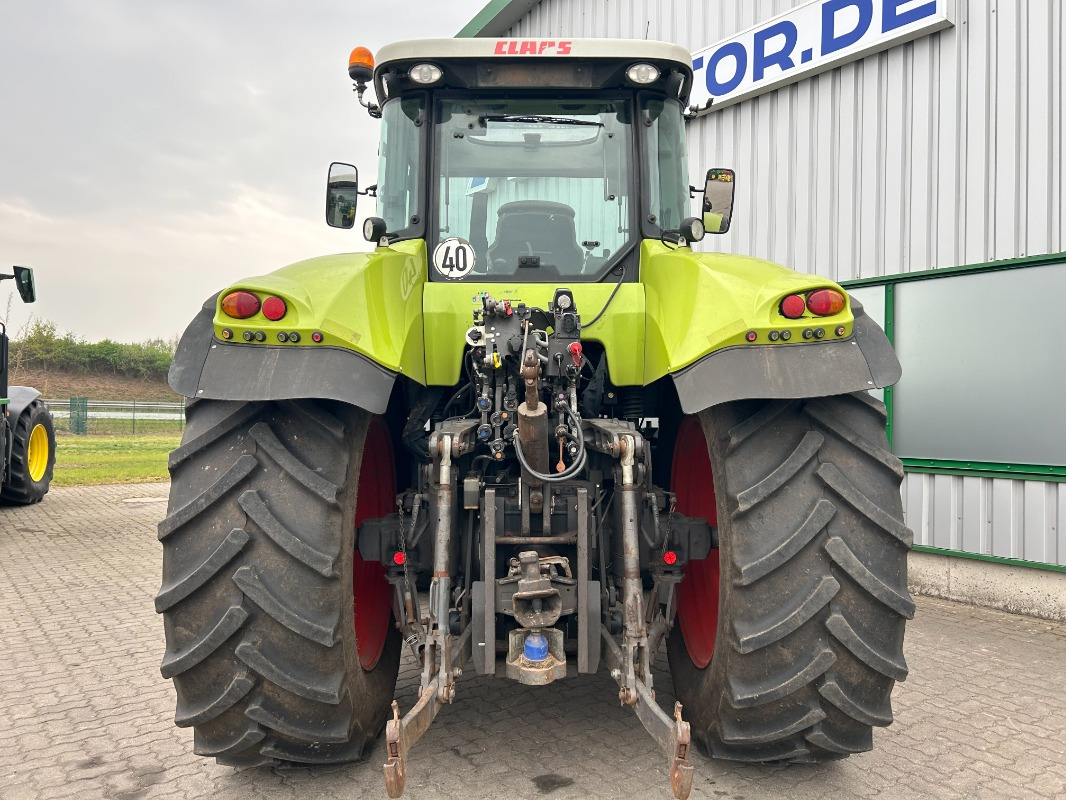 Tractor CLAAS Axion 810