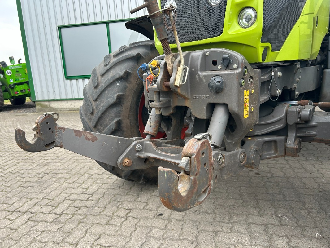 Tractor CLAAS Axion 810