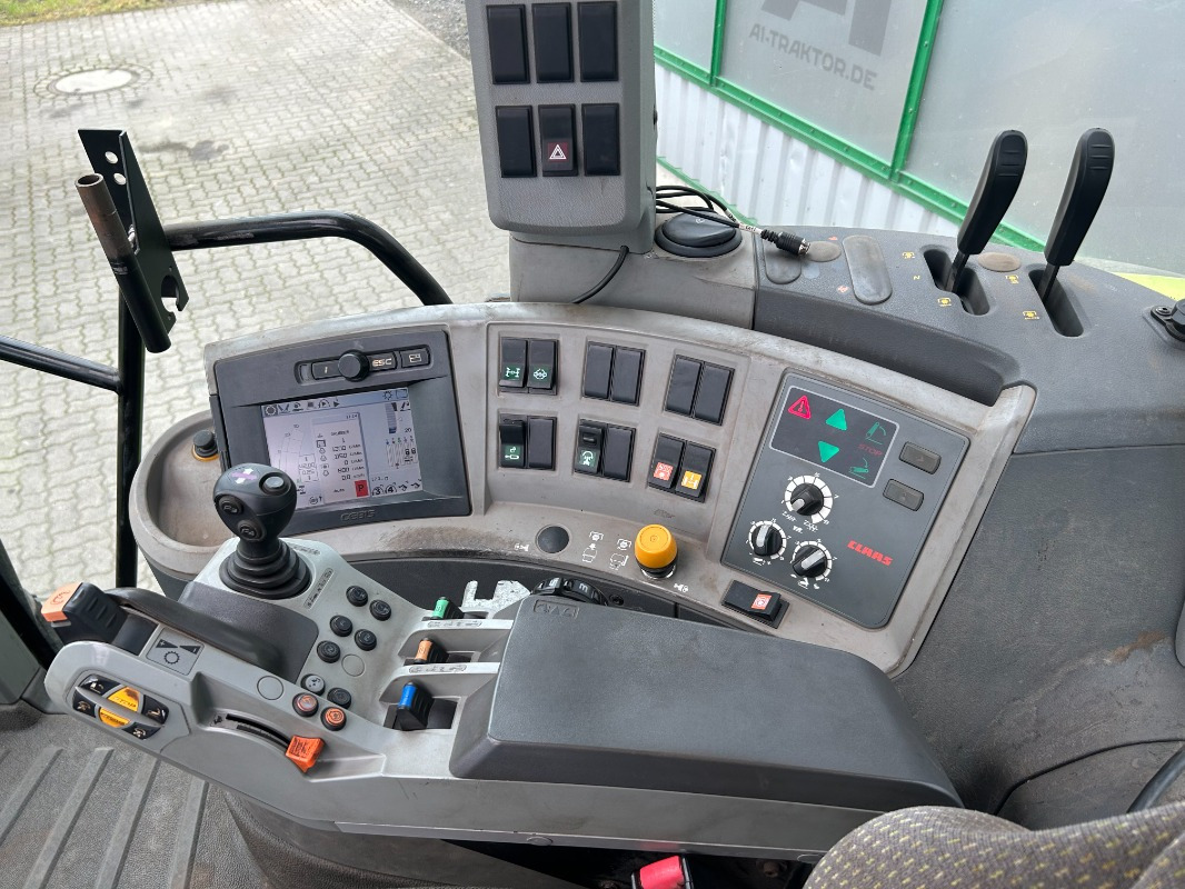Tractor CLAAS Axion 810