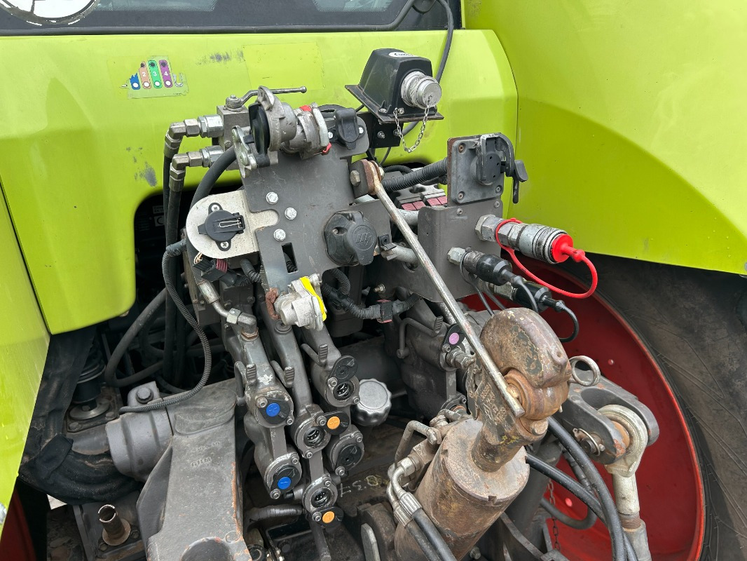 Tractor CLAAS Axion 810