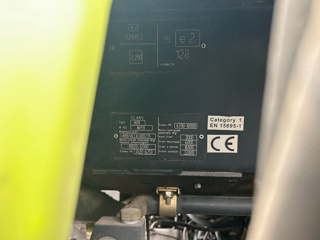 Tractor CLAAS Axion 810