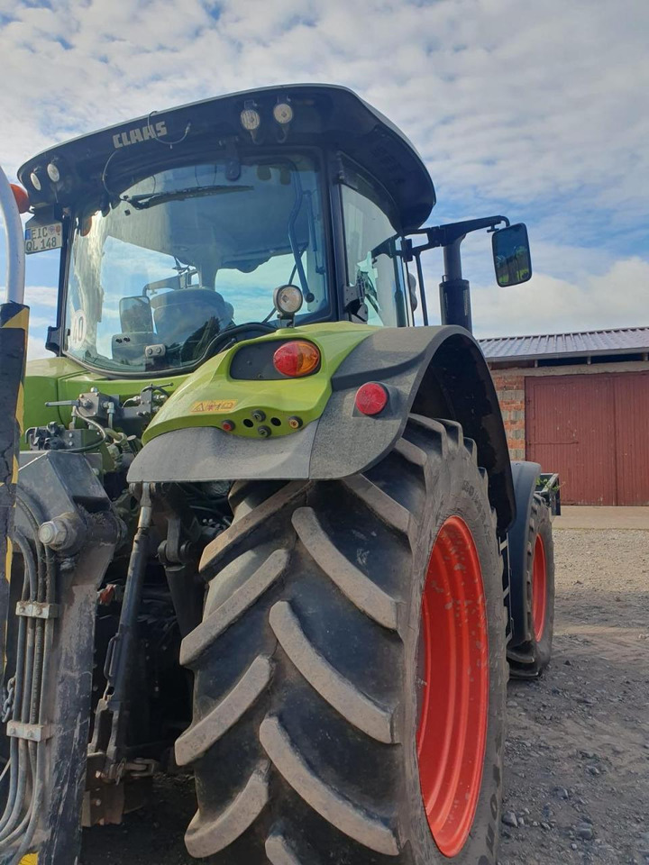 Tractor CLAAS Axion 810