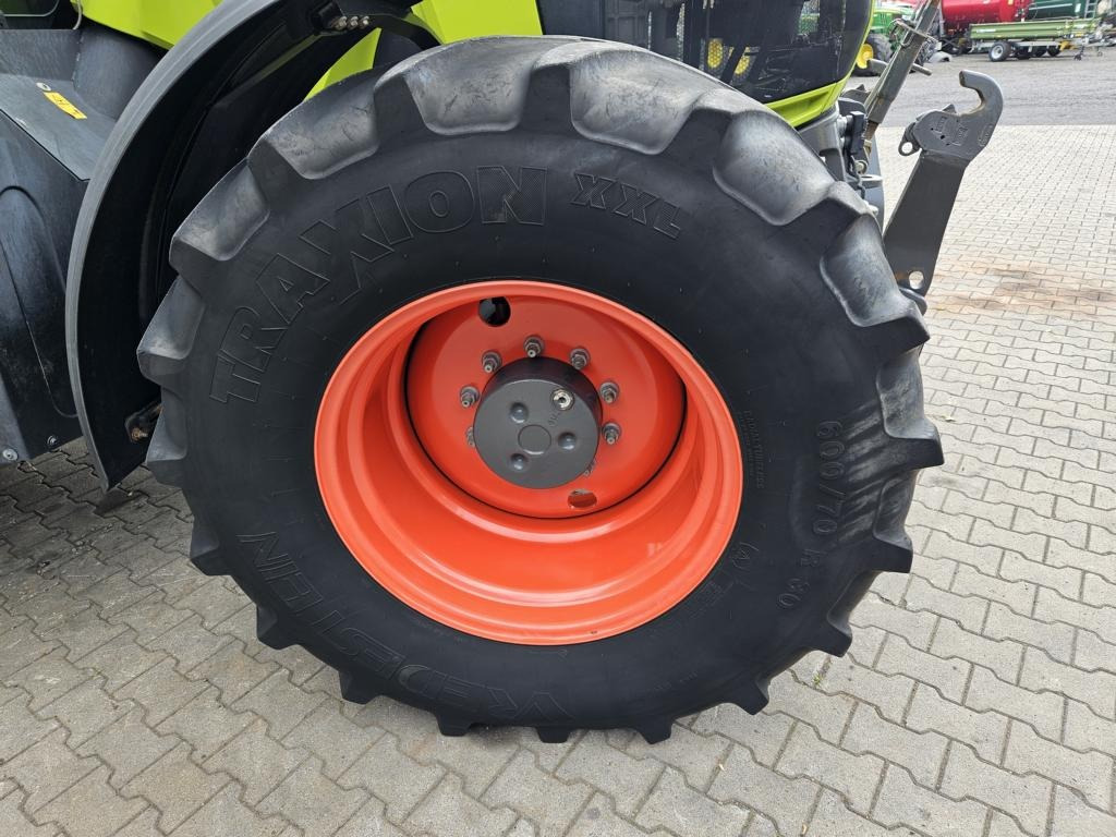 Tractor CLAAS Axion 810 CMATIC