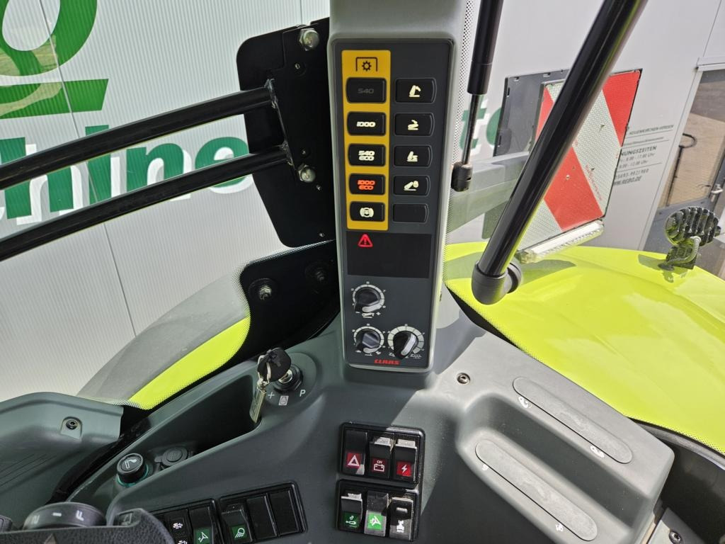 Tractor CLAAS Axion 810 CMATIC