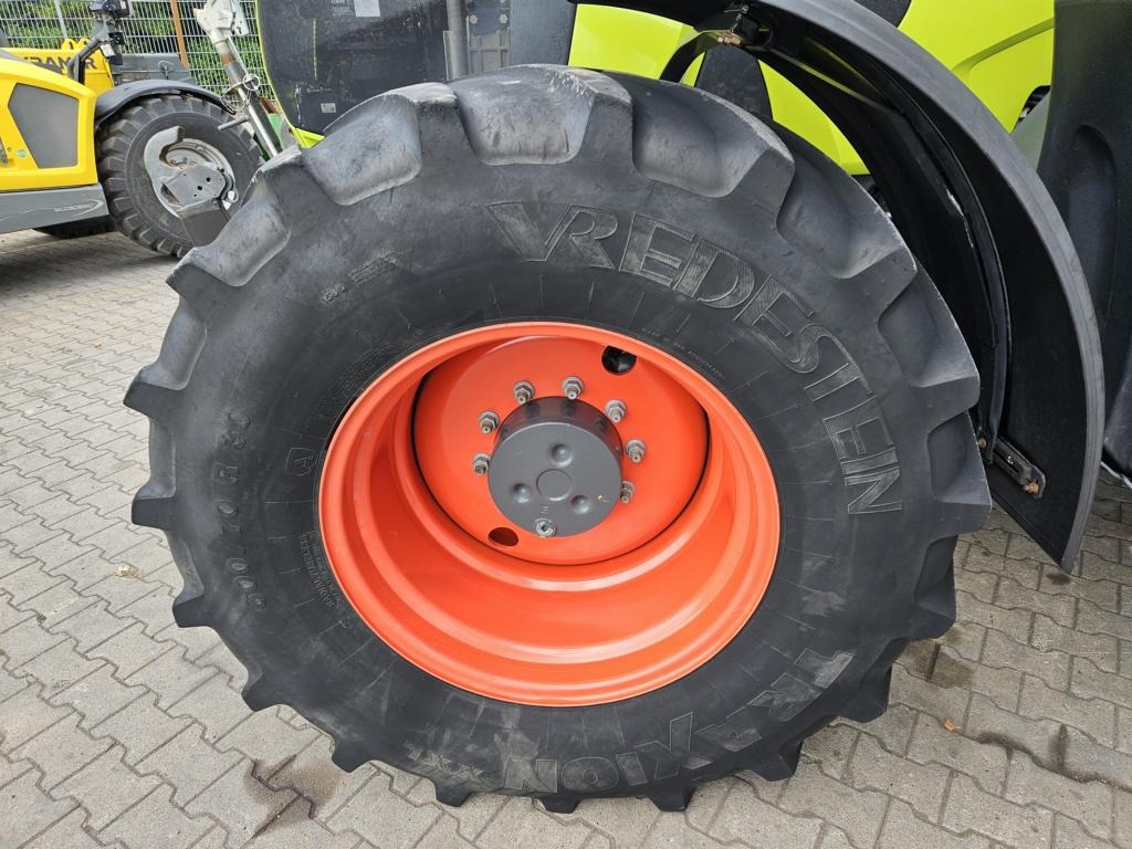 Tractor CLAAS Axion 810 CMATIC