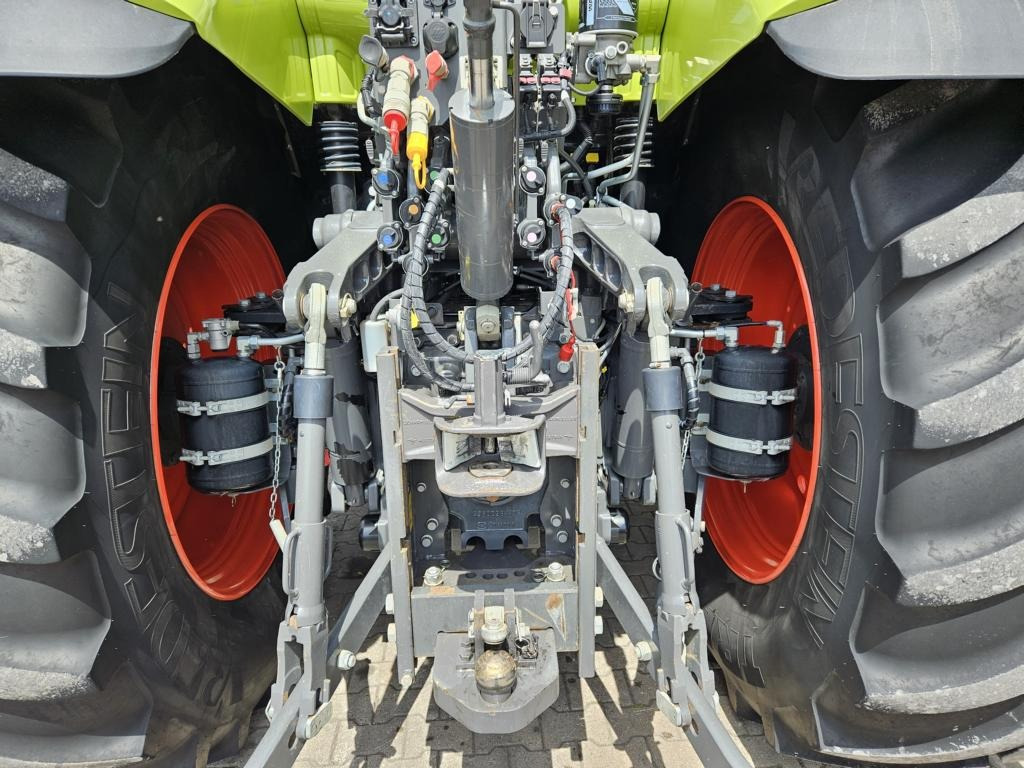 Tractor CLAAS Axion 810 CMATIC