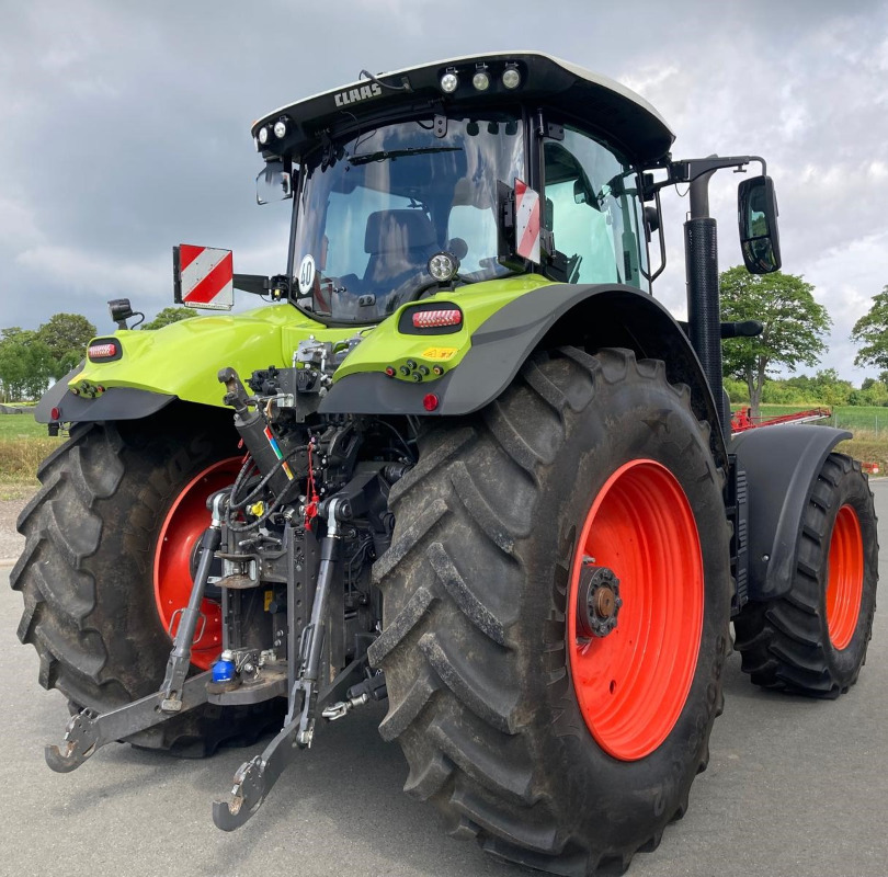 Tractor CLAAS Axion 830 CMATIC